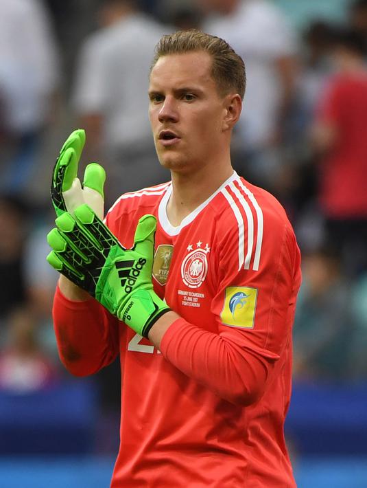 5. Andre ter Stegen - Beda nasib saat bermain bersama Barcelona. Ter Stegen justru kesulitan keluar dari bayang-bayang kiper Jerman 32 tahun di timnas Jerman, Manuel Neuer. (AFP/Patrik Stollarz)
