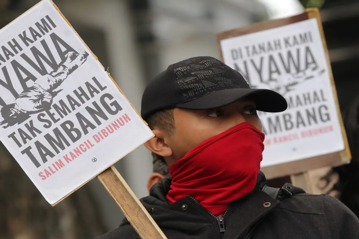 Media Sosial Ramai Bahas Pembunuhan Aktifis Salim Kancil 