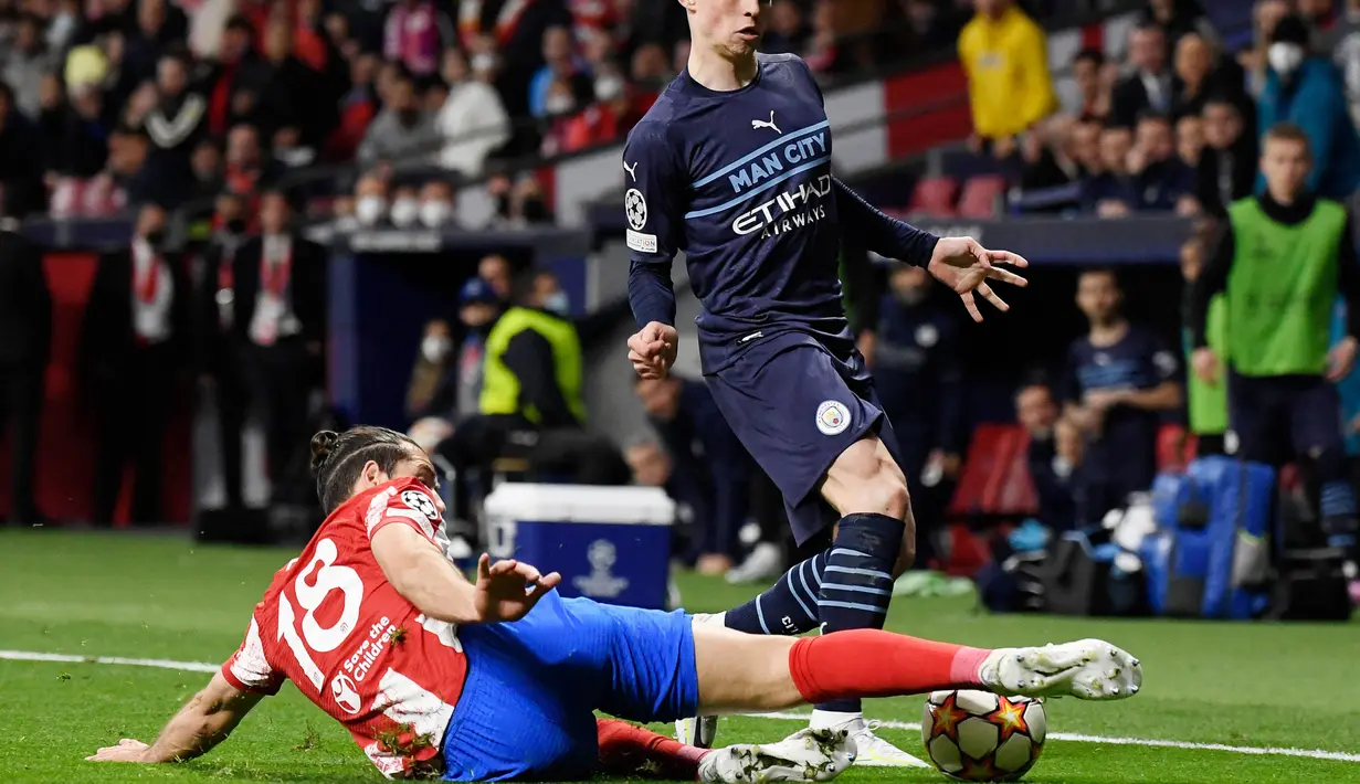 Ketegangan berawal setelah Felipe melakukan pelanggaran keras kepada Phil Foden di menit-menit akhir laga. Para pemain Manchester City yang melihat kejadian itu langsung menghampiri Felipe dan kericuhan pun tak bisa terelakkan. (AFP/Oscar Del Pozo)