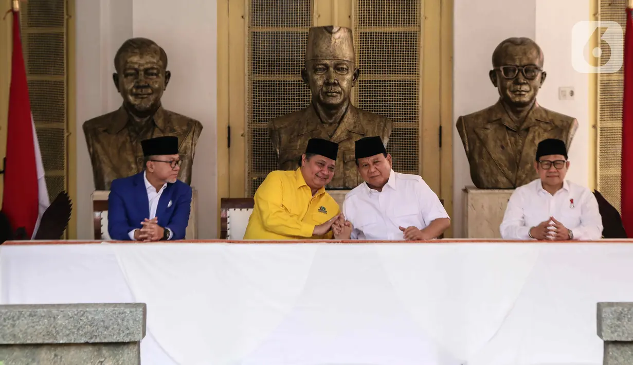 Partai Amanat Nasional (PAN), Partai Golongan Karya (Golkar) dan Partai Kebangkitan Bangsa (PKB) resmi memberikan dukungannya terhadap bakal calon presiden (Bacapres) Prabowo Subianto. (Liputan6.com/Faizal Fanani)