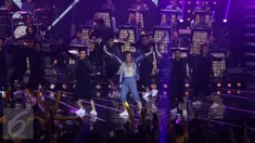 Penyanyi papan atas Indonesia, Agnes Mo menggebrak Studio 6 Emtek City saat menggelar konser yang bertajuk The Biggest Concert Agnez Mo I #AmGenerationOfLOVE, Jakarta, Kamis (15/10/2015). (Liputan6.com/Herman Zakharia)