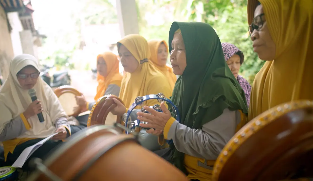 Melalui semangat itu, Umiyati bersama anggota lainnya memulai membuat pelatihan. Hingga pada 14 Februari 2015, ditetapkan sebagai hari lahirnya KUB Berkah Jaya. Berawal dari 25 orang wanita, jumlah anggotanya berjumlah 115 orang. Sekitar hampir 90 persen adalah wanita lansia berusia 45-55 tahun. (Foto: Dok BRI)