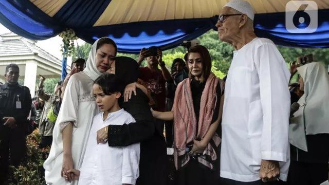 potret haru BCL dan Noah di pemakaman Ashraf