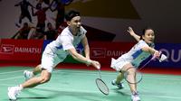 Aksi ganda campuran Indonesia, Rinov Rivaldy/Pitha Haningtyas Mentari, pada babak 16 besar Indonesia Masters 2024, di Istora Senayan, Jakarta, Kamis (25/1/2024). (PBSI)