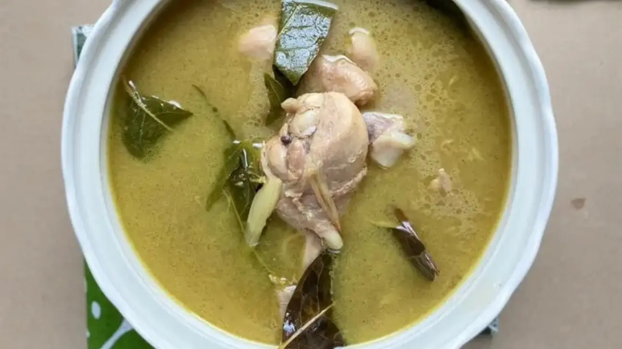 Resep opor ayam daun kari untuk Lebaran. (dok. Cookpad @Rindu_Dapur)