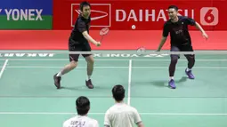 Mohammad Ahsan/Hendra Setiawan resmi menutup kariernya sebagai pebulu tangkis professional pada Minggu (26/1/2025). (Liputan6.com/Herman Zakharia)