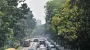 Kendaraan melintas di Jalan Medan Merdeka Barat, Jakarta, Senin (3/9). Sistem ganjil genap tersebut tidak berlaku di Jalan Arteri Pondok Indah dan pada hari Sabtu-Minggu atau hari libur nasional. (Merdeka.com/Iqbal S. Nugroho)