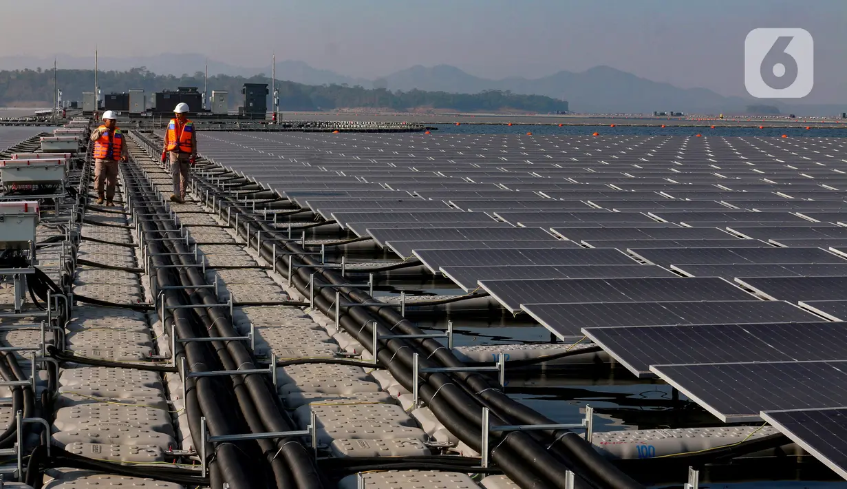 PLTS terapung terbesar se-Asia Tenggara ini diketahui berkapasitas 192 megawatt peak (MWp). (merdeka.com/Arie Basuki)