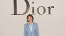 Dengan gaya rockstar yang khas, Mick Jagger terlihat serasi yang gabungkan aristokrasi dengan budaya musik dan pesta [Dior]