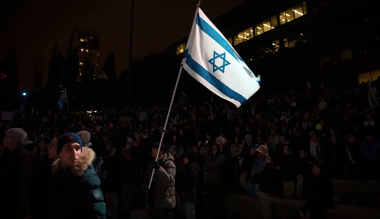 Hal ini terjadi setelah serangan hari Sabtu terhadap Israel oleh militan Hamas di luar Gaza yang menyebabkan lebih dari 1.000 orang tewas. (Jessica Lee/The Canadian Press via AP)