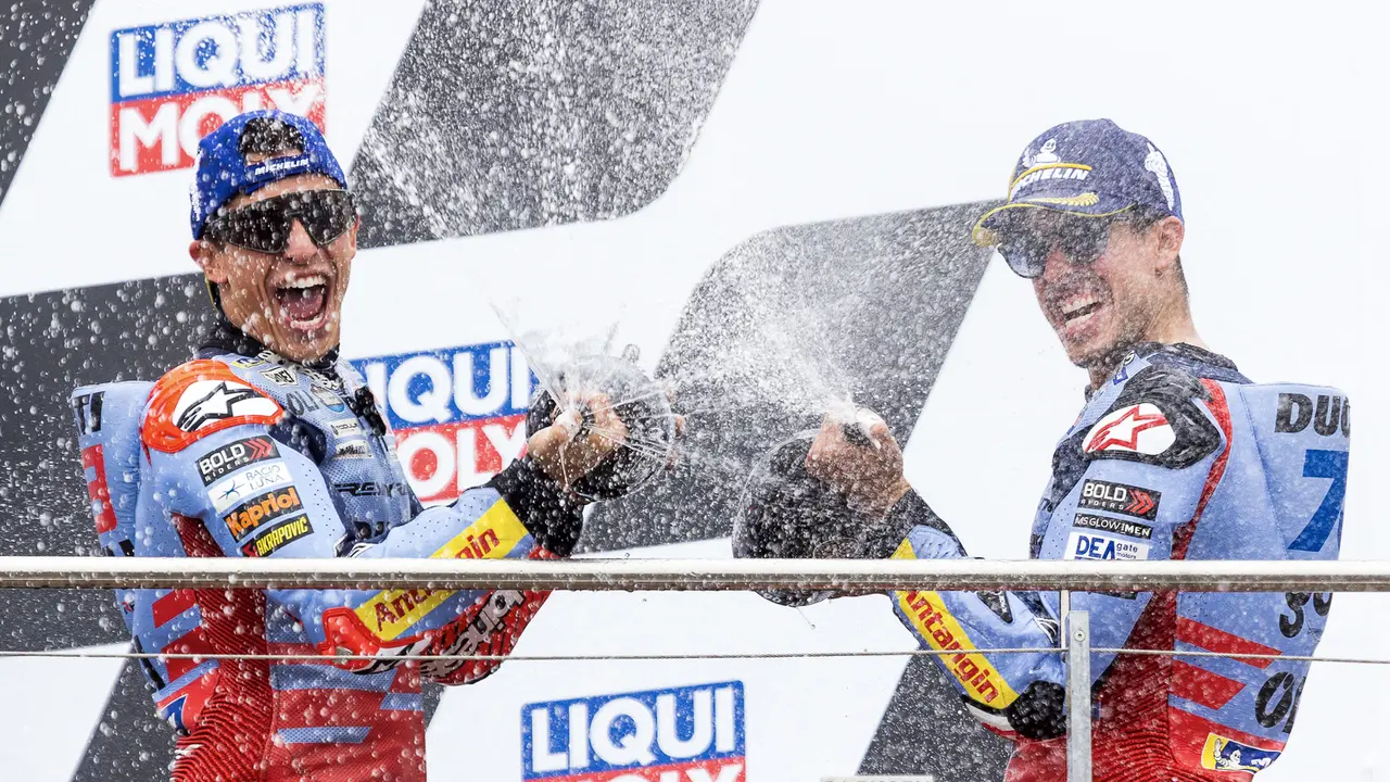 Foto: Sengit di Atas Lintasan, Marquez Bersaudara Tetap Kompak saat Podium di MotoGP Jerman 2024