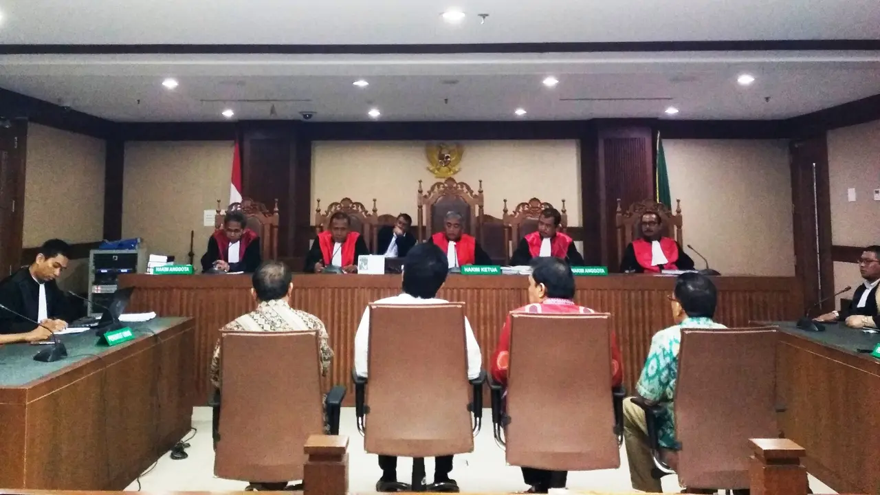Empat eks anggota DPRD, Arifin Nainggolan, Mustofawiyah, Analisman Zalukhu dan Sopar Siburian, terbukti bersalah menerima suap dari Gatot Pujo Nugroho