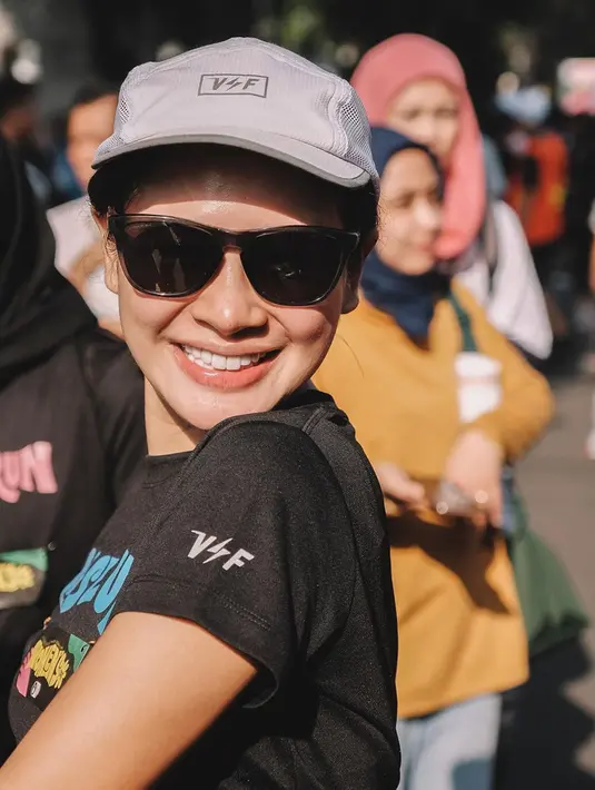 Dari momen tersebut Andien dapat merasakan semangat membara dari para wanita. Momen itu juga memberikan gambaran dan nilai positif bagi Andien. Bahwa wanita punya banyak keajaiban, ia bisa memberikan suport kepada wanita lainnya. (Liputan6.com/IG/@andienaisyah)