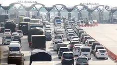 Kendaraan yang mengarah ke Jawa Tengah hanya bisa berjalan 10 Km per jam.