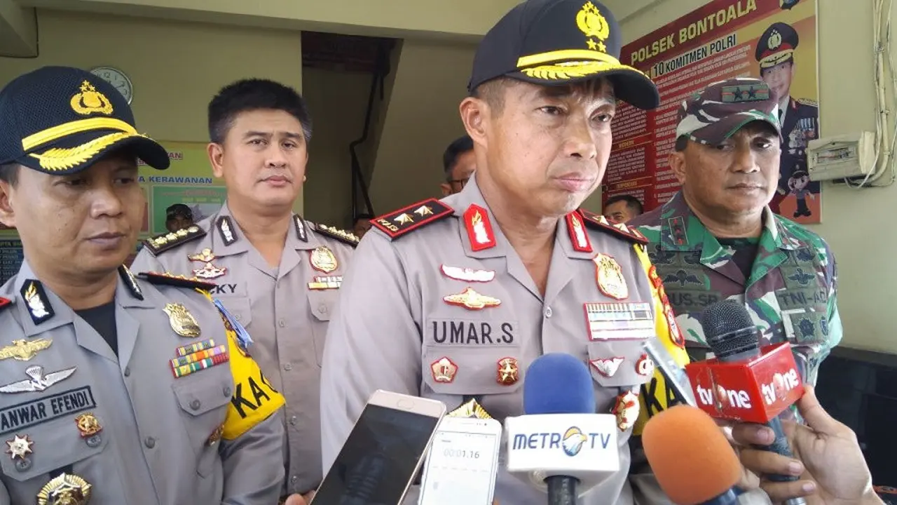 Kapolda Sulsel Irjen Umar Septono bangun di pagi buta (Liputan6.com/ Eka Hakim)