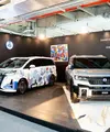 Intip kreasi seni apik di atas mobil yang curi perhatian di gelaran ArtMoments 2026 (Denza)
