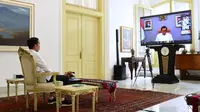 Presiden Joko Widodo melakukan video teleconference dengan Seskab Pramono Anung di Istana Kepresidenan Bogor, Jawa Barat, Senin (16/3/2020). Presiden Jokowi menginstruksikan percepatan agenda kerja semua kementerian. (Foto: Muchlis Jr - Biro Pers Sekretariat Presiden)