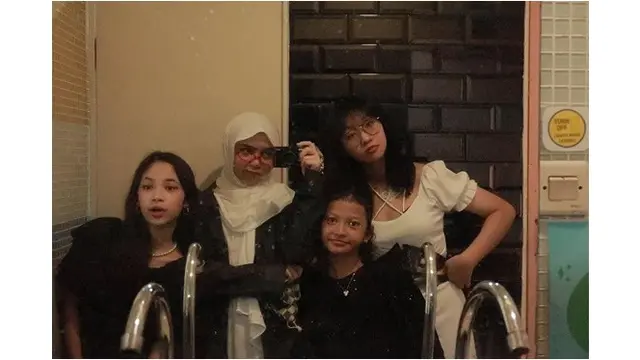 6 Potret Sienna Anak Marshanda di Pemotretan Yearbook, Sekalian Rayakan Ultah
