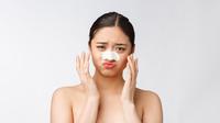 Berikut ini adalah cara untuk mengatasi komedo (Credit: Freepik/benzoix)