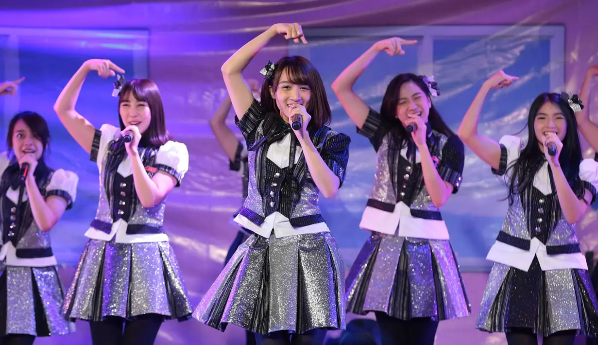 Bulan Ramadan para member girlband menggelar acara galang dana melalui acara charity. Kegiatan rutin dilakukan setiap tahun dan hasil dari galang dana diserahkan pada Aksi Cepat Tanggap (ACT) kemudian disalurkan ke Rumah Cahaya. (Deki Prayoga/Bintang.com)