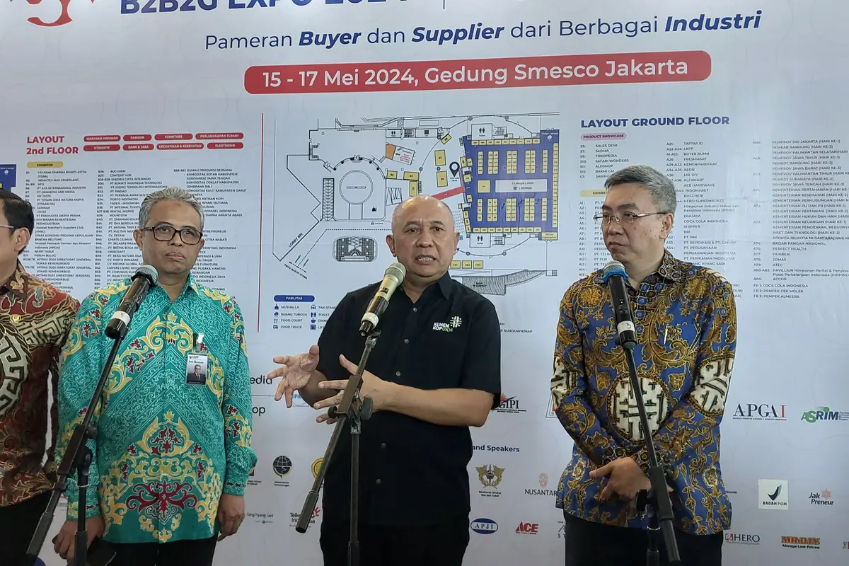 Menteri Koperasi dan UKM Teten Masduki mengungkap alasan diundurnya ketentuan wajib sertifikasi halal bagi UMKM.
