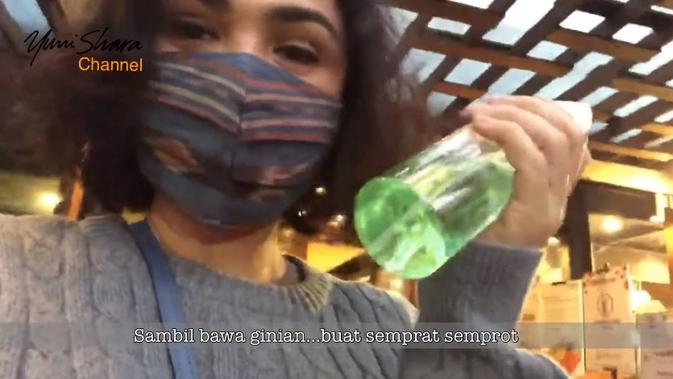 Yuni Shara belanja kebutuhan ramadan (Sumber: YouTube/Yuni Shara Channel)
