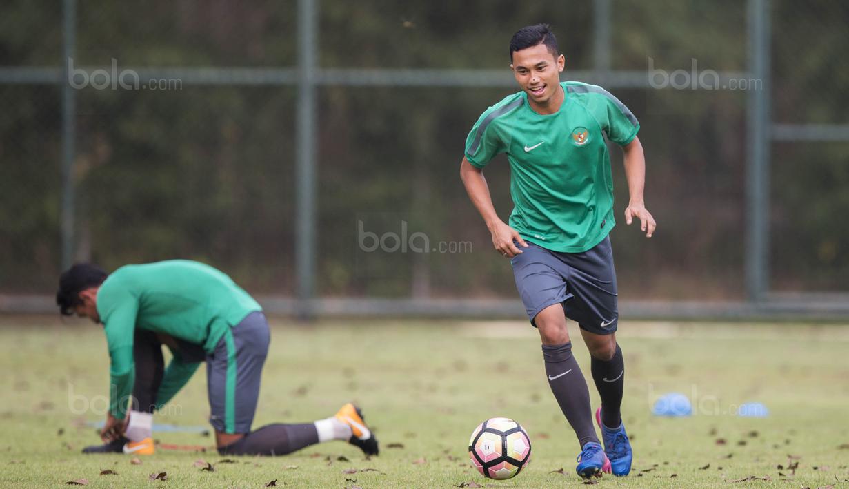 Pada sesi latihan di SPH Karawaci, Ricky Fajrin selalu ditempatkan menjadi rekan duet untuk Hansamu Yama. (Bola.com/Vitalis Yogi Trisna)