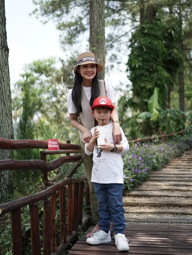 6 Potret Sandra Dewi Saat Main Bersama Anak Pertamanya Raphael Moeis