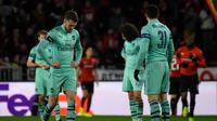 Ekspresi kecewa Aaron Ramsey pada leg 1, babak 16 besar Liga Europa yang berlangsung di Stadion Roazhon Park, Rennes, Jumat (8/3). Arsenal kalah 1-3 kontra Rennes. (AFP/Damien Meyer)