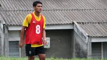 Manda Cingi ingin meraih gelar juara Liga 2 2018 bersama Semen Padang. (Bola.com/Arya Sikumbang)