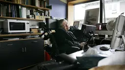 Suasana kantor ilmuwan terkemuka Stephen Hawking di The Centre for Mathematical Sciences, University of Cambridge, London, Inggris, 3 September 2007. Hawking dikenal akan sumbangannya di bidang fisika kuantum. (AFP PHOTO/LEON NEAL)