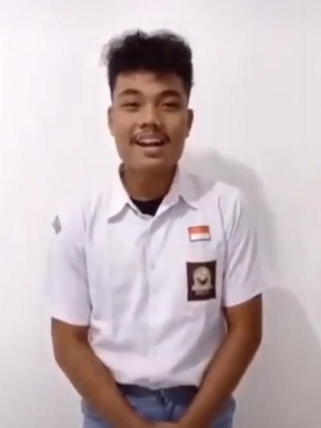 Viral Aksi Kocak Siswa SMA Baca Puisi "Ayah", Bikin Ketawa Netizen
