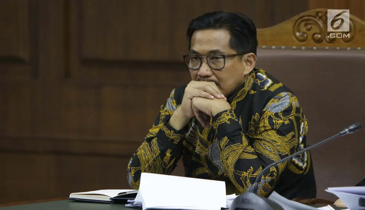 Terdakwa dugaan suap/gratifikasi terkait kerjasama pengangkutan dengan PT HTK yang juga anggota komisi VI DPR RI, Bowo Sidik Pangarso saat sidang lanjutan di Pengadilan Tipikor, Jakarta, Rabu (20/8/2019). Sidang mendengar keterangan saksi-saksi. (Liputan6.com/Helmi Fithriansyah)