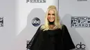 Penyanyi Gwen Stefani ketika berpose di red carpet ajang American Music Awards 2015 di Los Angeles , California, Minggu (22/11). (REUTERS/David McNew)