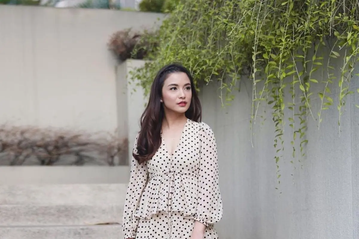 FOTO: Gaya Chelsea Olivia Pakai Simple Dress, Menawan