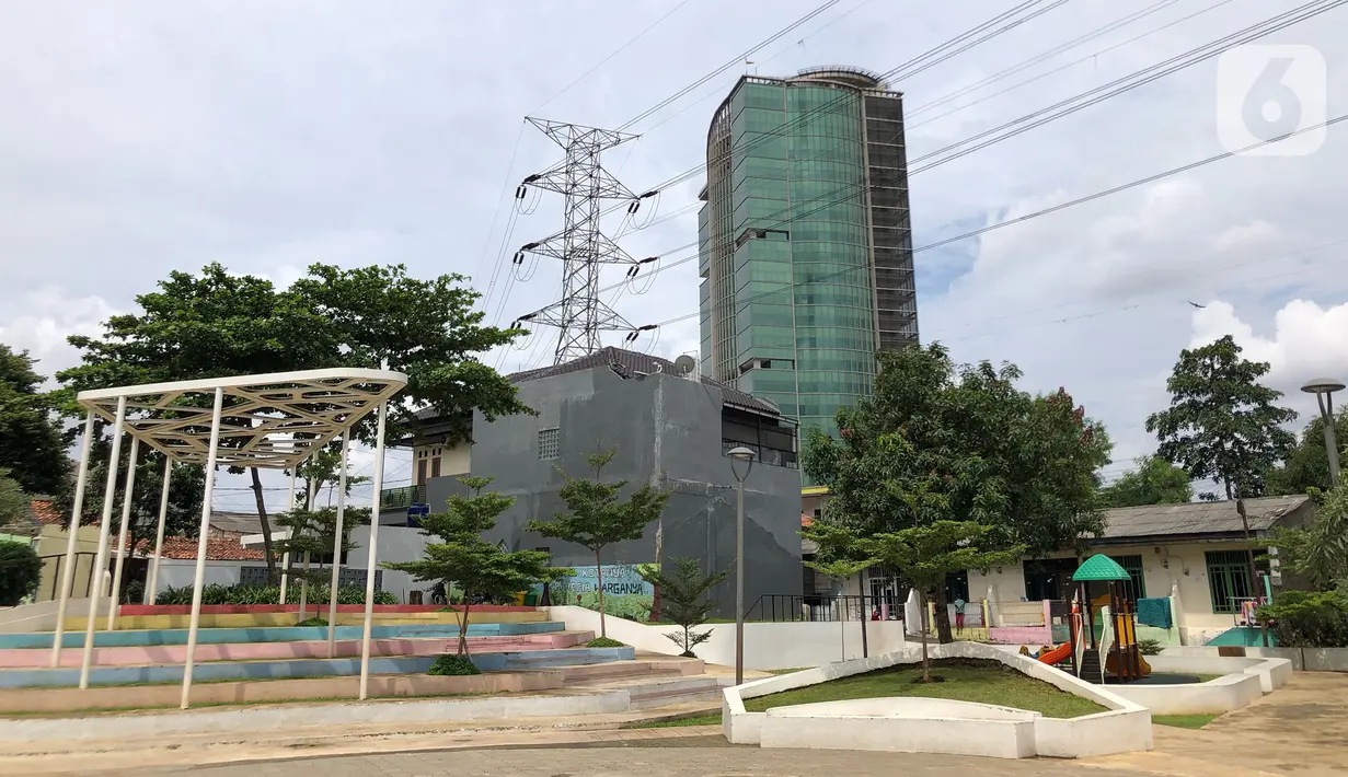 Suasana Taman Maju Bersama (TMB) Assakinah di kawasan Kebagusan, Jakarta, Kamis (27/2/2020). Gubernur DKI Jakarta Anies Baswedan akan membangun 200 TMB hingga tahun 2022 untuk memenuhi target 30 persen ruang terbuka hijau (RTH) di wilayah Ibu Kota. (Liputan6.com/Immanuel Antonius)