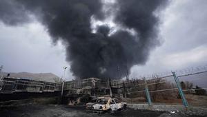 Kepulan asap tebal membubung dari fasilitas penyimpanan minyak yang terkena serangan AS-Israel pada Sabtu 7 Maret 2026 malam di Teheran, Iran, Minggu 8 Maret 2026. Militer Israel kembali melancarkan serangan udara yang menargetkan sejumlah fasilitas infrastruktur energi di Iran, khususnya di wilayah Teheran dan sekitarnya. (AP Photo/Vahid Salemi)