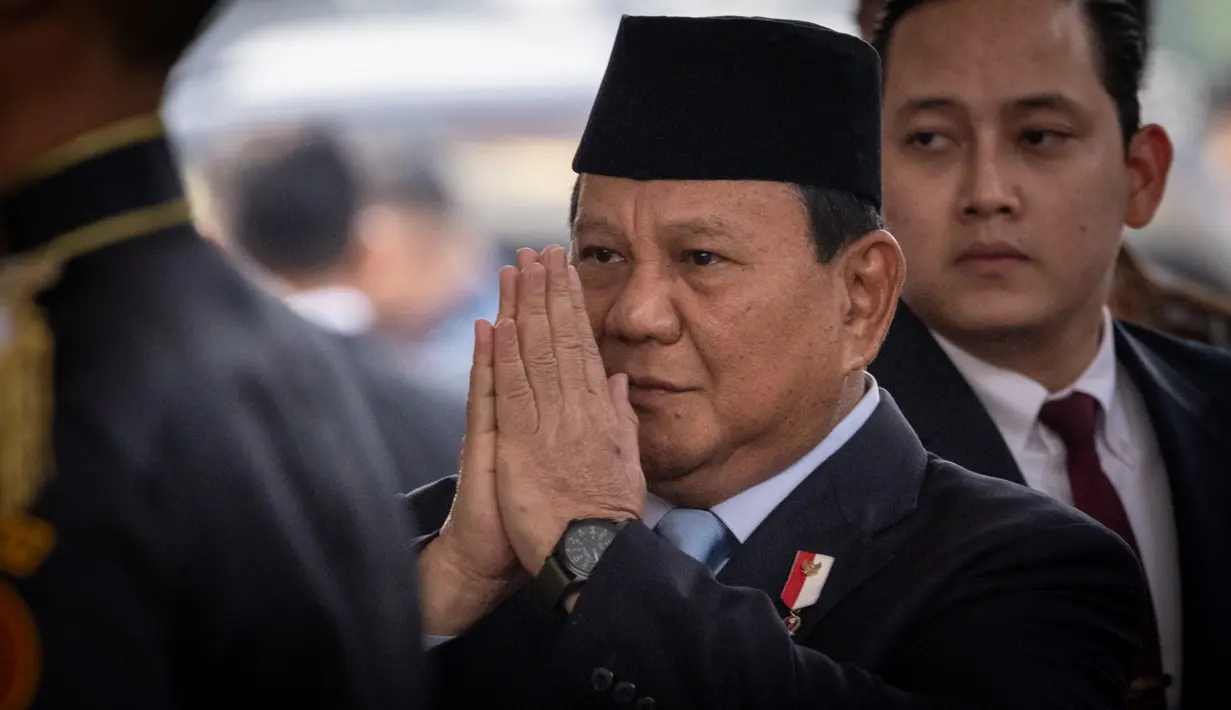 Presiden terpilih yang juga Menteri Pertahanan (Menhan) Prabowo Subianto tiba untuk menghadiri Sidang Tahunan MPR, Sidang Bersama DPR dan DPD tahun 2024 di kompleks Parlemen, Senayan, Jakarta, Jumat (16/8/2024). (Yasuyoshi CHIBA / AFP)