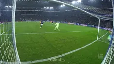 Hoffenheim melakukan salah satu blunder paling konyol musim ini dan membuat mereka akhirnya kalah 2-1 dari Schalke. Kevin Vaught m...