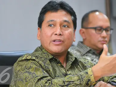 Ketua Umum Apindo, Hariyadi Sukamdani (kiri) memberikan tanggapan terkait rencana Aksi 2 Desember di Jakarta, Selasa (29/11). Hariyadi berharap Aksi 212 berjalan tertib dan tidak mengganggu kegiatan usaha. (Liputan6.com/Angga Yuniar)