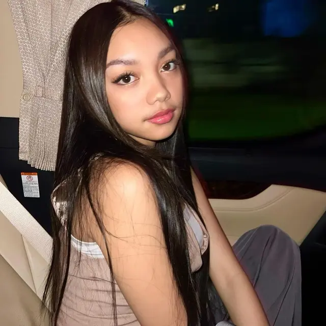6 Potret Terbaru Naura Ayu, Disebut Miliki Vibes Member NewJeans