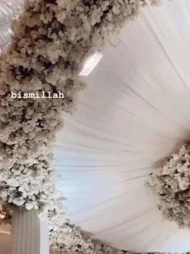 6 Potret Dekorasi Tempat Akad Nikah Atta dan Aurel, Megah dan Elegan