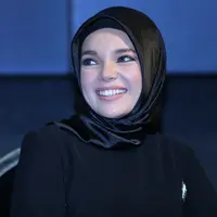 Banyak tantangan yang dilakukan oleh Dewi Sandra untuk film terbarunya Ayat Ayat Cinta 2. Sebagai seorang aktris, perempuan yang mengawali kariernya dari penyanyi itu sangat menyukai tantangan setiap peran yang akan dijalaninya. (Adrian Putra/Bintang.com)