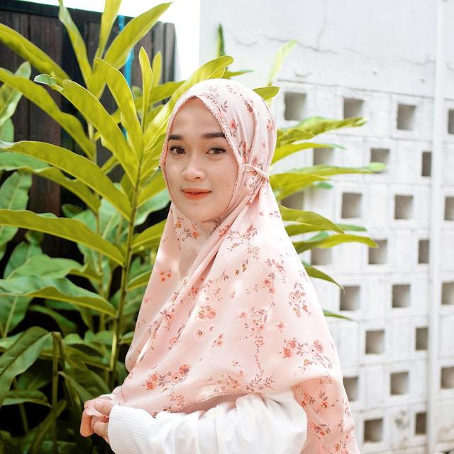 Potret Terbaru Ririe Fairus Pasca Cerai, Disebut Makin Glowing dan Bersahaja. (Sumber: Instagram/ririe_fairus)