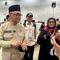 Menhaj Moch Irfan Yusuf melempar Jumrah Ula di Jamarat, Mina, Makkah. (Liputan6.com/Asnida Riani/Media Center Haji 2026).