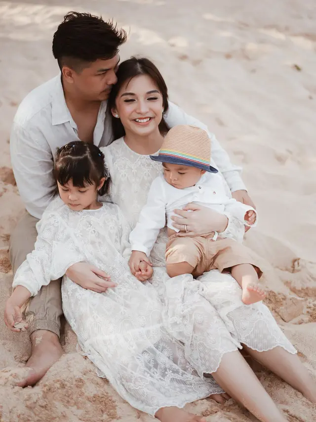 Liburan dengan Keluarga, Ini 7 Pemotretan Chelsea Olivia dan Glenn Alinskie di Bali
