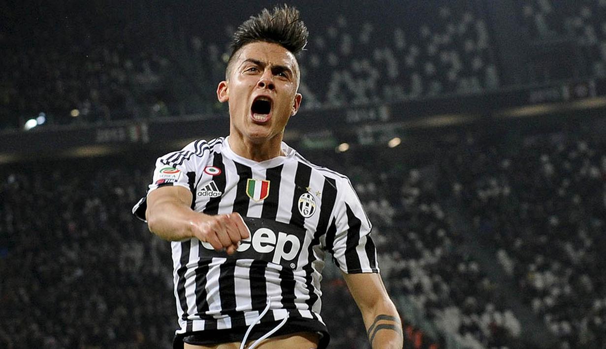 Striker Juventus, Paulo Dybala, merayakan gol yang dicetaknya ke gawang Sassuolo pada laga Serie A Italia di Stadion Juventus, Sabtu (12/3/2016). Juventus berhasil menang 1-0 atas Sassuolo. (Reuters/Giorgio Perottino)
