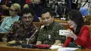 Anggota Badan Legislasi DPR, Rieke Diah Pitaloka (kanan), Anang Hermansyah (tengah) dan Musisi Giring saat mengikuti pertemuan dengan Badan Legislasi DPR di kompleks Parlemen, Senayan, Jakarta, Rabu (7/6).  (Liputan6.com/Herman Zakharia)