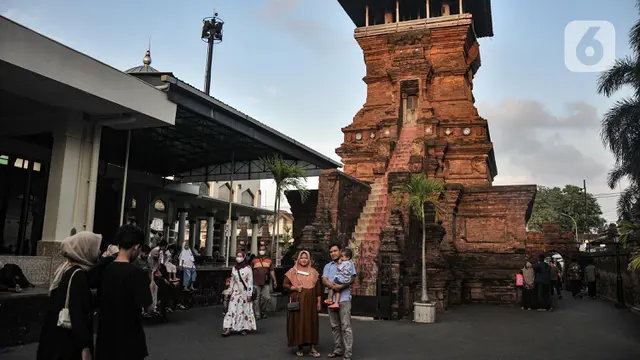 Berwisata Religi di Menara Kudus