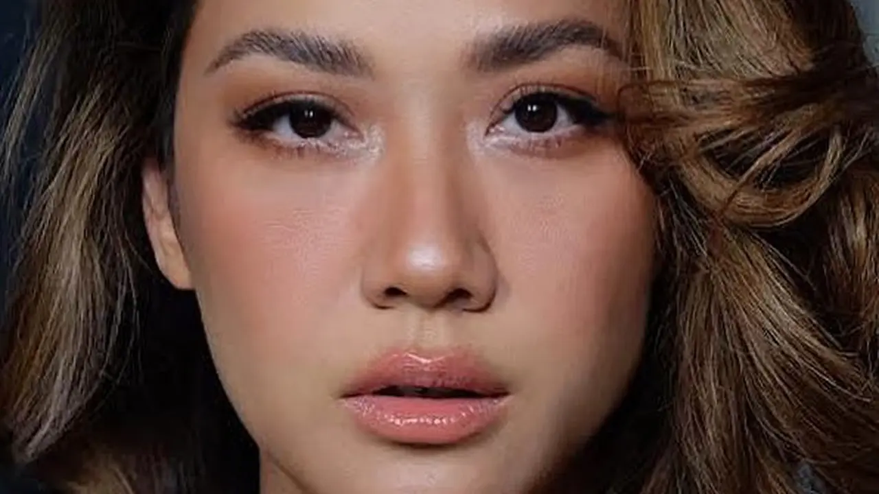 BCL dikenal lewat salah satu hitnya, "Saat Kau Pergi," soal ditinggal mati orang yang dicinta. (Foto: Dok. Instagram @bclsinclair)